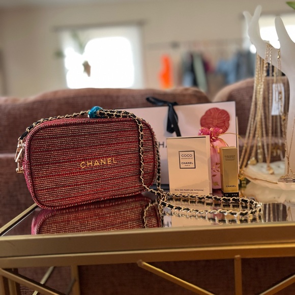Chanel Burgundy Cosmetic Bag ( Non Branded Strap) - Picture 1 of 3